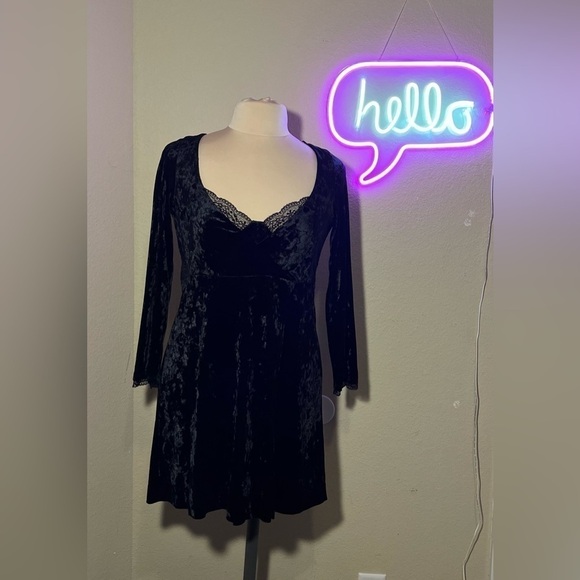 FREE PEOPLE Womens Kat Velvet Dress M Black Boho V Neck Lace Open Back NWT - Picture 2 of 12